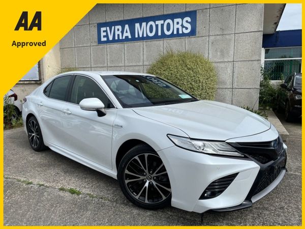Toyota Camry Saloon, Petrol Hybrid, 2019, White
