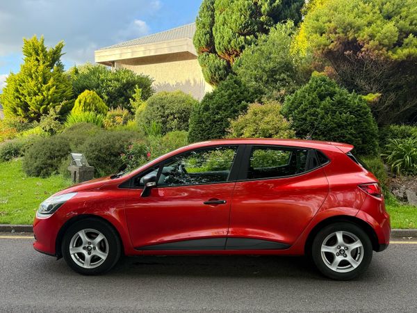 Renault Clio Hatchback, Petrol, 2013, Red