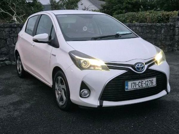 Toyota Yaris Hatchback, Petrol Hybrid, 2017, White