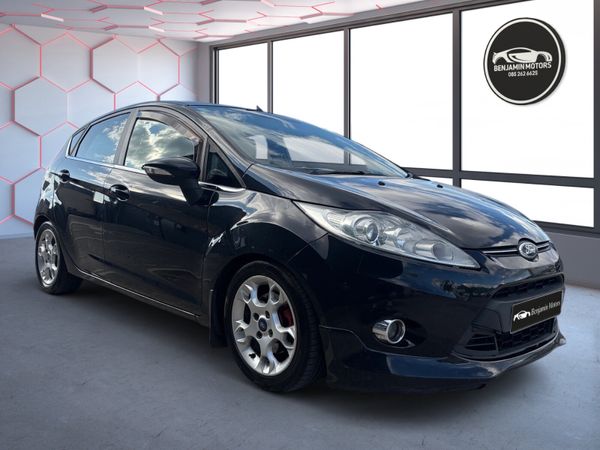 Ford Fiesta Hatchback, Petrol, 2013, Black