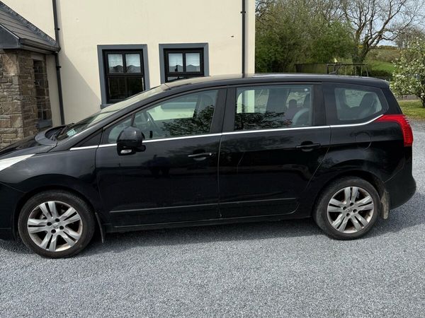 Peugeot 5008 MPV, Diesel, 2012, Black