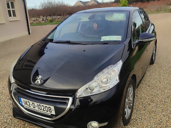 Peugeot 208 Hatchback, Petrol, 2014, Black