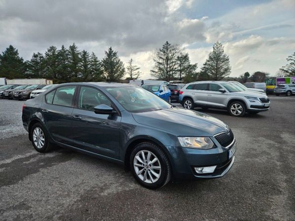 Skoda Octavia Saloon, Petrol, 2017, Grey