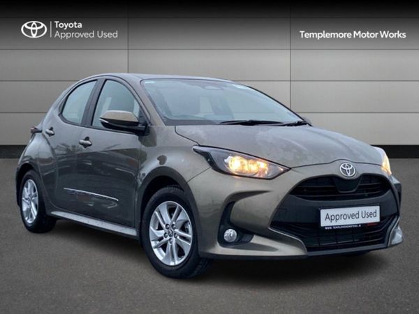 Toyota Yaris Hatchback, Hybrid, 2024, Gold
