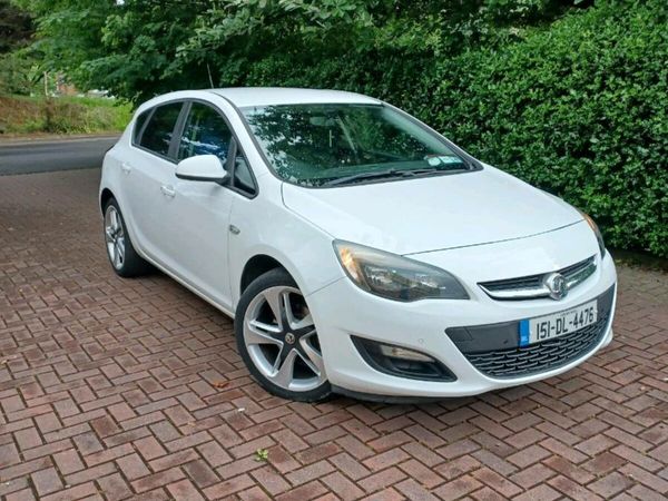 Vauxhall Astra Hatchback, Diesel, 2015, White