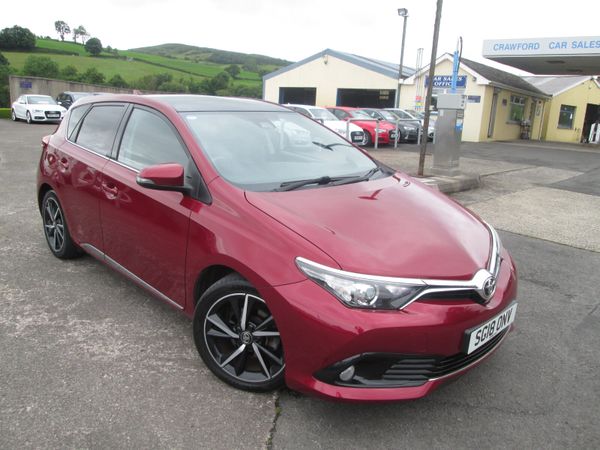 Toyota Auris Hatchback, Diesel, 2018, Red