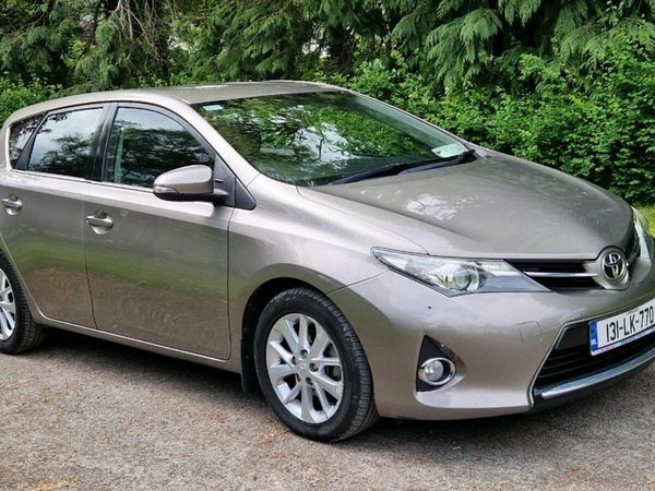 Toyota Auris Hatchback, Diesel, 2013, Bronze