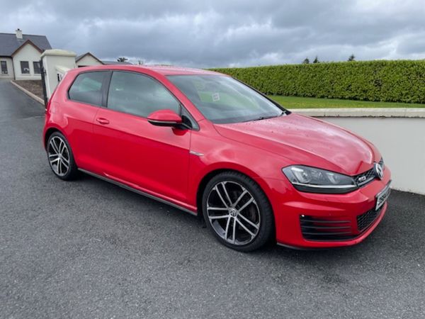 Volkswagen Golf Hatchback, Diesel, 2014, Red