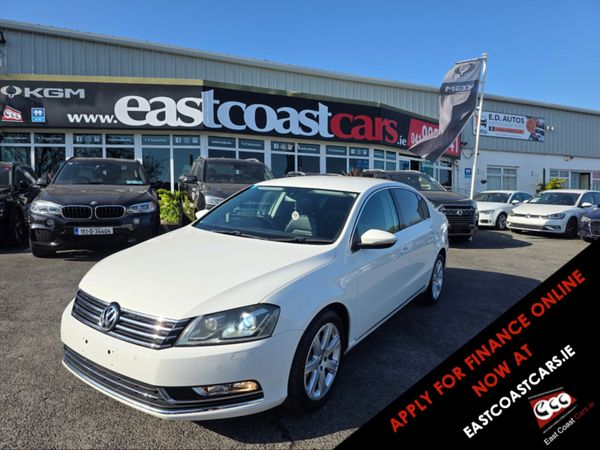Volkswagen Passat Saloon, Petrol, 2013, White