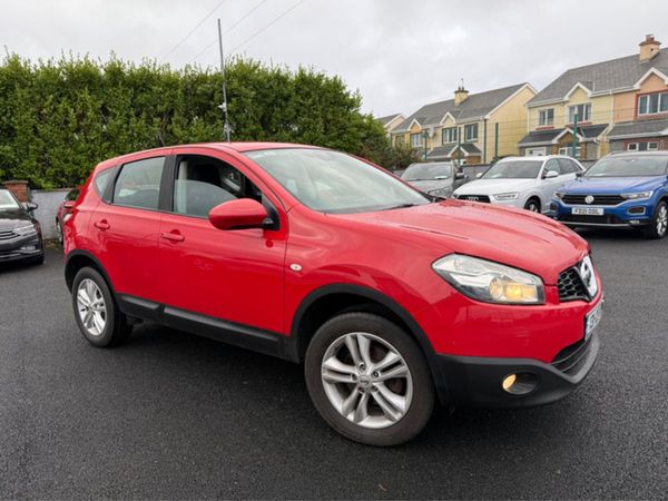 Nissan Qashqai MPV, Diesel, 2013, Red