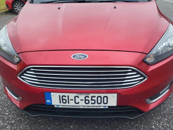 Ford Focus Hatchback, Petrol, 2016, Red