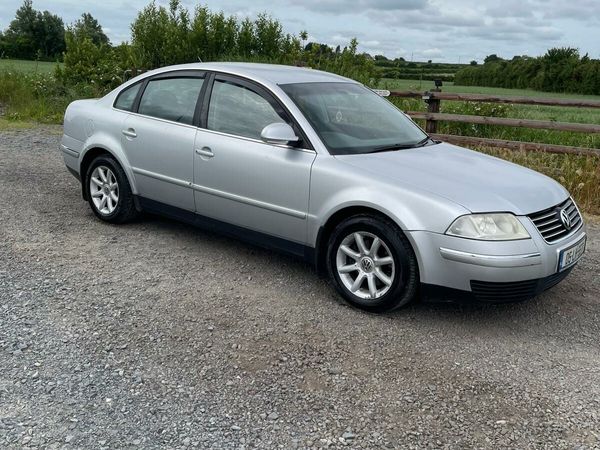 Volkswagen Passat Saloon, Diesel, 2005, Silver