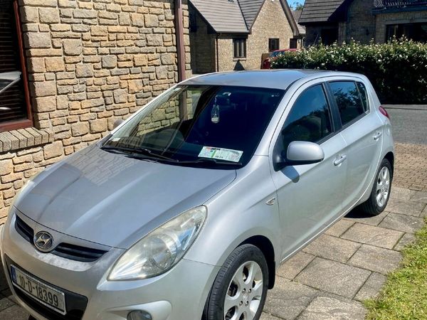 Hyundai i20 Hatchback, Petrol, 2010, Silver