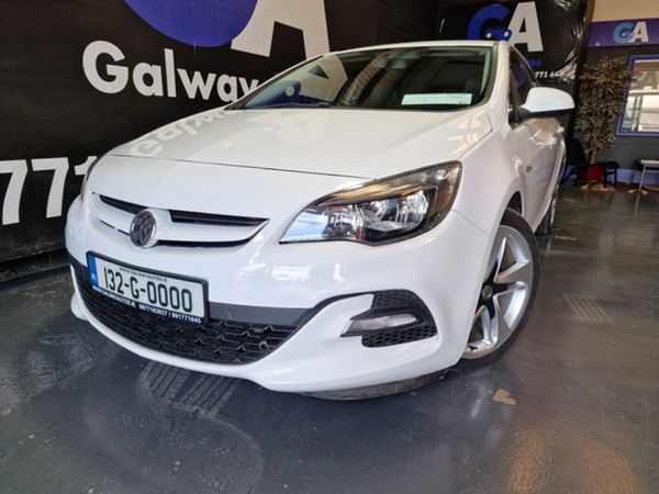 Opel Astra Hatchback, Petrol, 2013, White