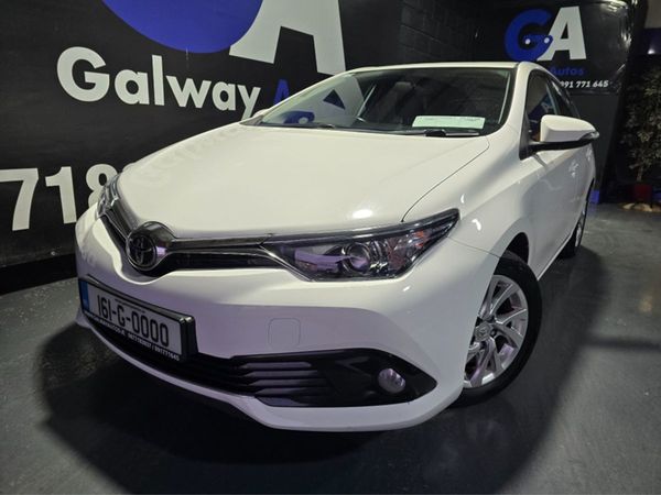Toyota Auris Hatchback, Diesel, 2016, White