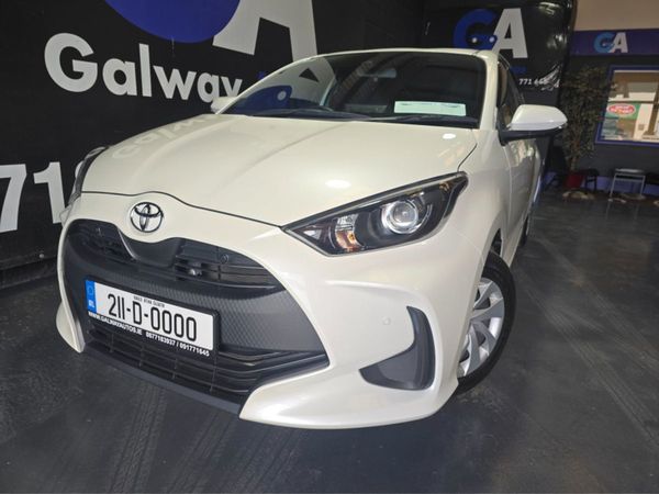 Toyota Yaris Hatchback, Petrol, 2021, White