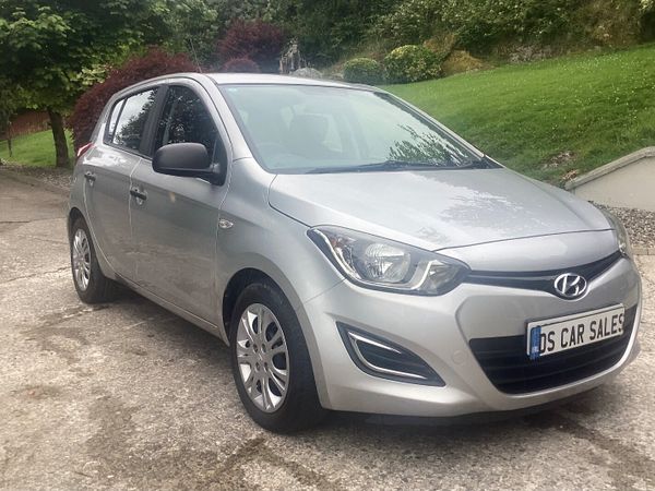 Hyundai i20 Hatchback, Petrol, 2014, Silver