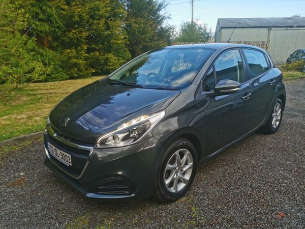 Peugeot 208 Hatchback, Diesel, 2017, Grey