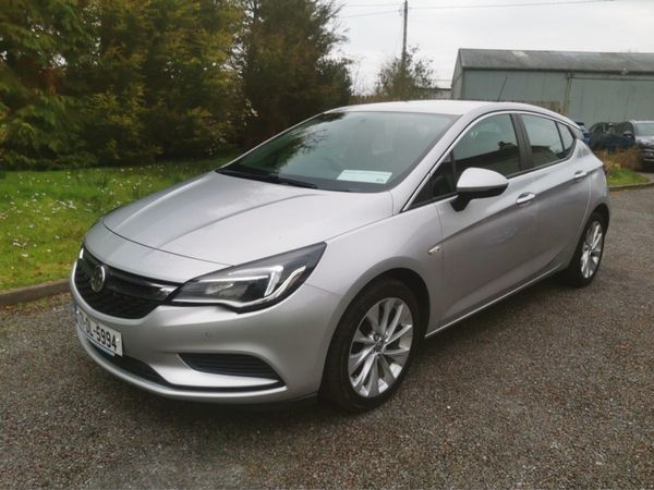 Vauxhall Astra Hatchback, Diesel, 2017, Silver
