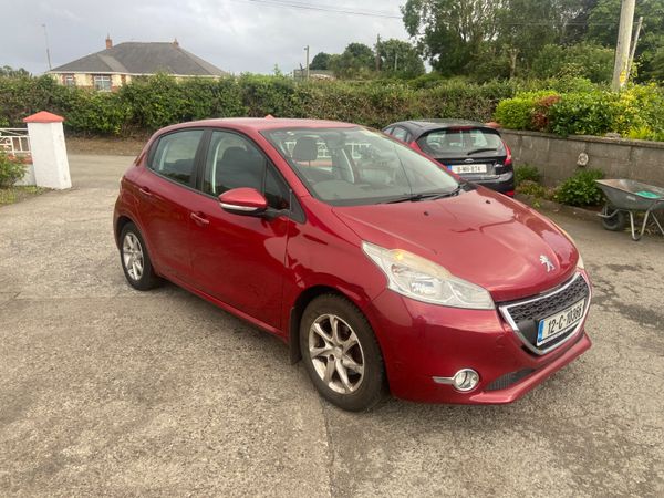 Peugeot 208 Hatchback, Petrol, 2012, Red