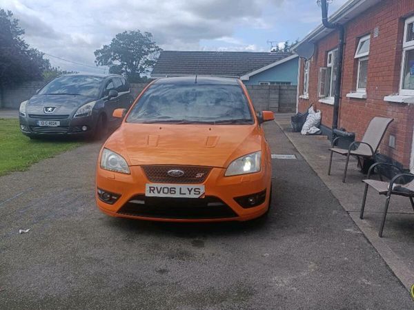 Ford Focus Hatchback, Petrol, 2006, Orange
