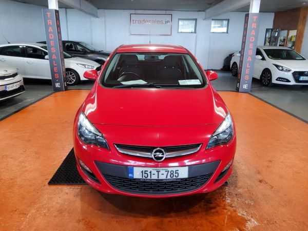 Opel Astra Hatchback, Diesel, 2015, Red