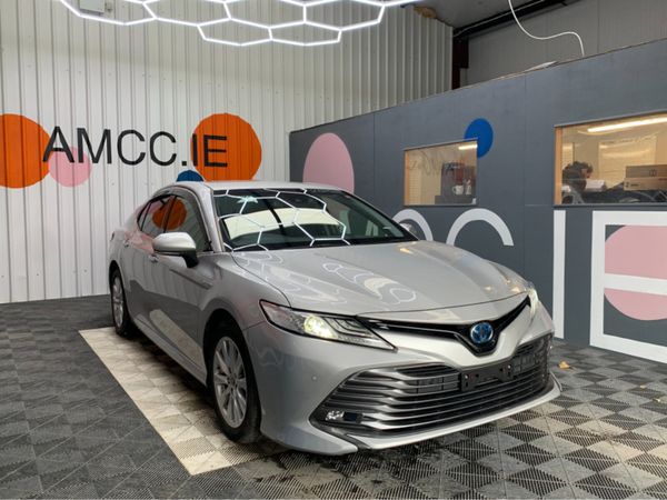 Toyota Camry Saloon, Petrol Hybrid, 2019, Silver