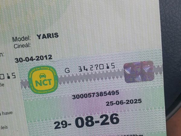 Toyota Yaris Hatchback, Petrol, 2012, Silver