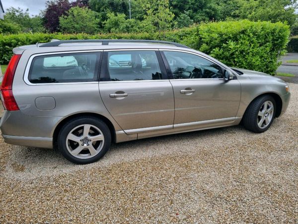 Volvo V70 Estate, Diesel, 2013, Gold