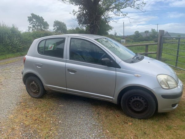 Toyota Yaris Hatchback, Petrol, 2003, Silver