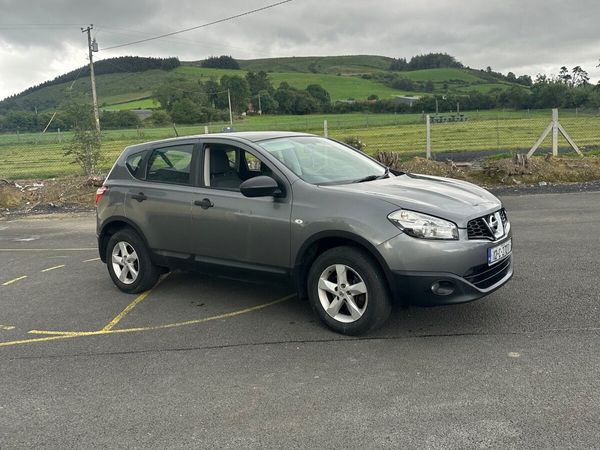 Nissan Qashqai Hatchback, Diesel, 2012, Grey