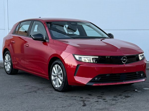 Opel Astra Hatchback, Petrol, 2025, Red