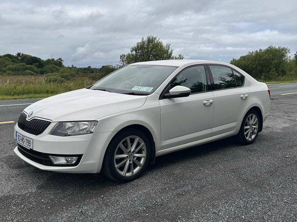 Skoda Octavia Saloon, Petrol, 2016, White