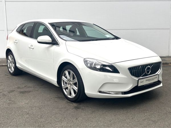 Volvo V40 Hatchback, Diesel, 2017, White