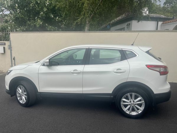 Nissan Qashqai Hatchback, Diesel, 2015, White