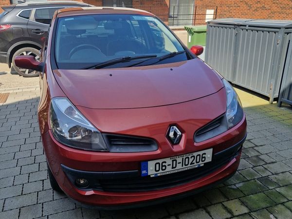 Renault Clio Hatchback, Petrol, 2006, Red