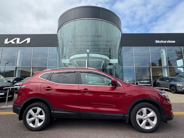 Nissan Qashqai SUV, Diesel, 2019, Red
