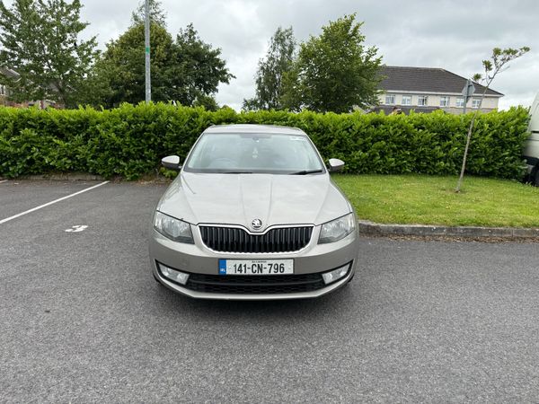 Skoda Octavia Saloon, Diesel, 2014, Beige