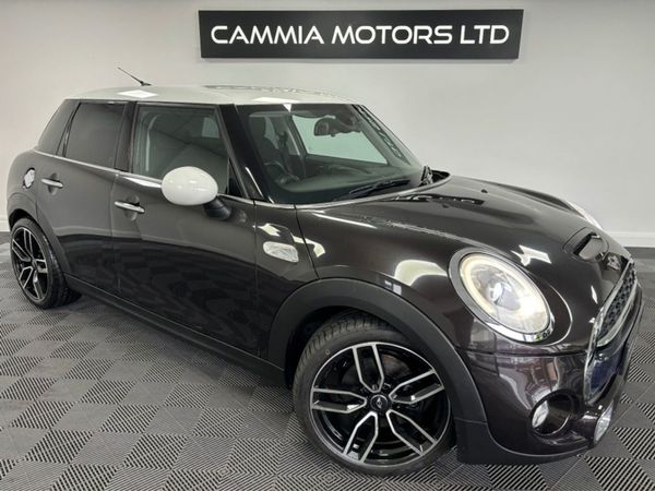 Mini Other Hatchback, Petrol, 2015, Burgundy