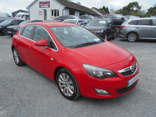 Opel Astra Hatchback, Diesel, 2012, Red
