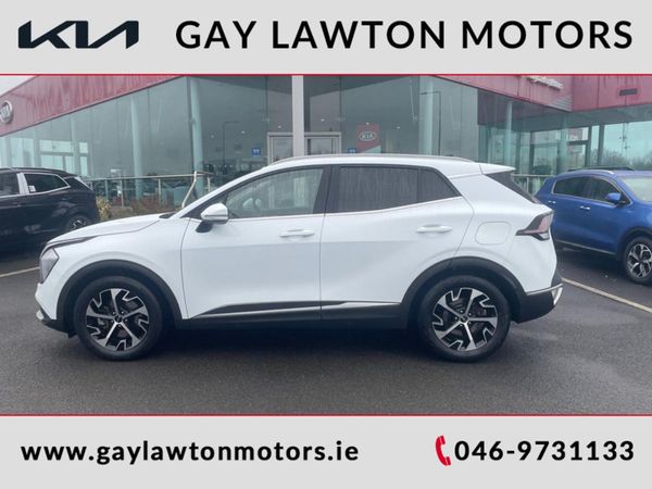 Kia Sportage MPV, Diesel Hybrid, 2023, White