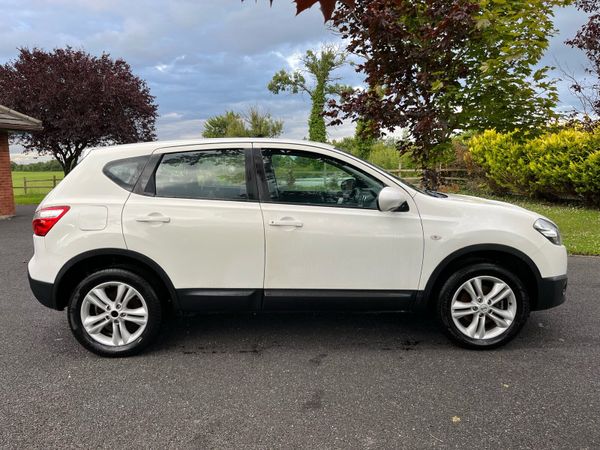Nissan Qashqai Hatchback, Diesel, 2012, White