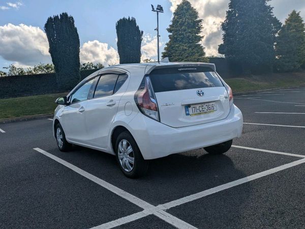 Toyota Aqua Hatchback, Petrol Hybrid, 2017, White