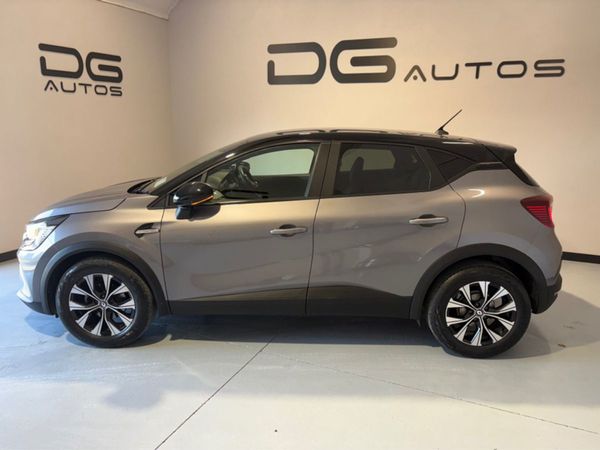 Renault Captur Hatchback, Petrol, 2022, Grey