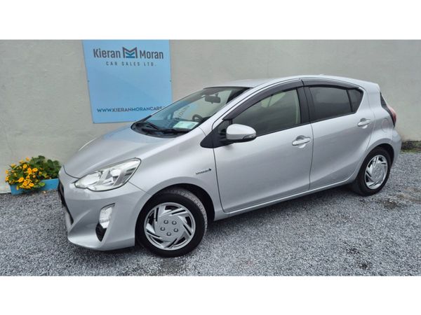 Toyota Aqua Hatchback, Petrol Hybrid, 2016, Silver