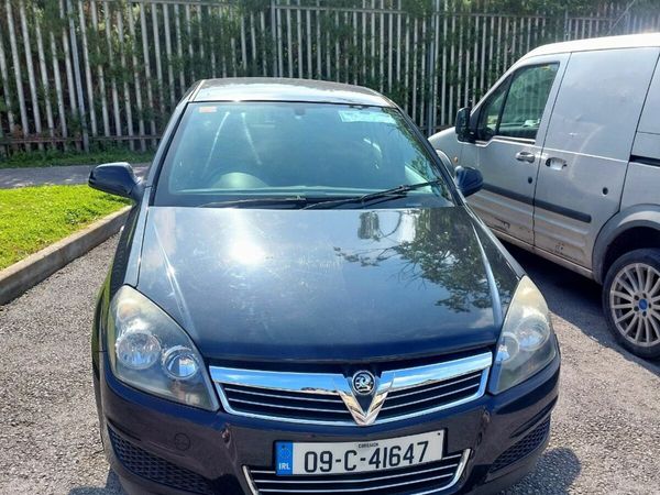 Vauxhall Astra Hatchback, Petrol, 2009, Black