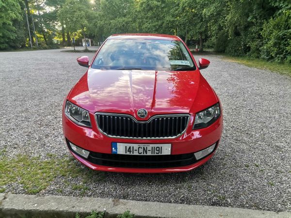 Skoda Octavia Hatchback, Diesel, 2014, Red