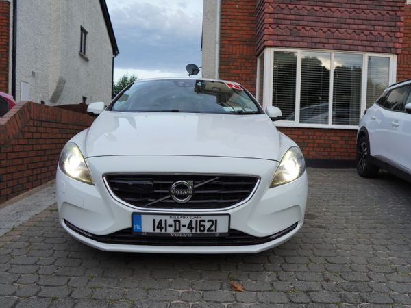 Volvo V40 Hatchback, Petrol, 2014, White