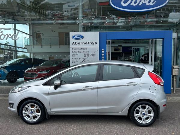 Ford Fiesta Hatchback, Petrol, 2015, Silver