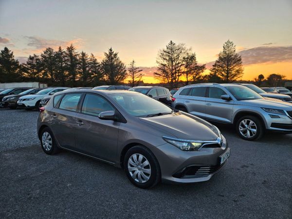 Toyota Auris MPV, Petrol, 2016, Gold